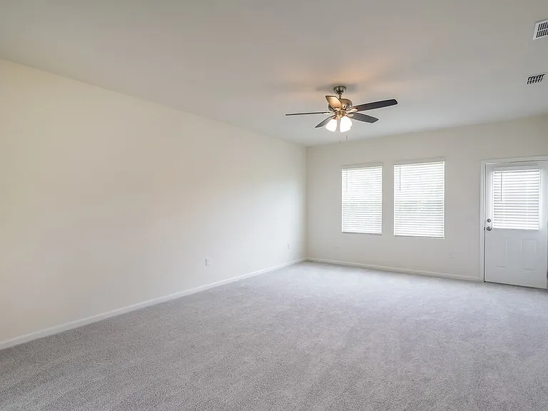 185 Snowdrop Ave — Photo 4