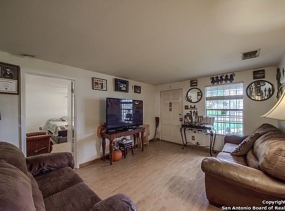 4th image of 1706 McCauley Ave