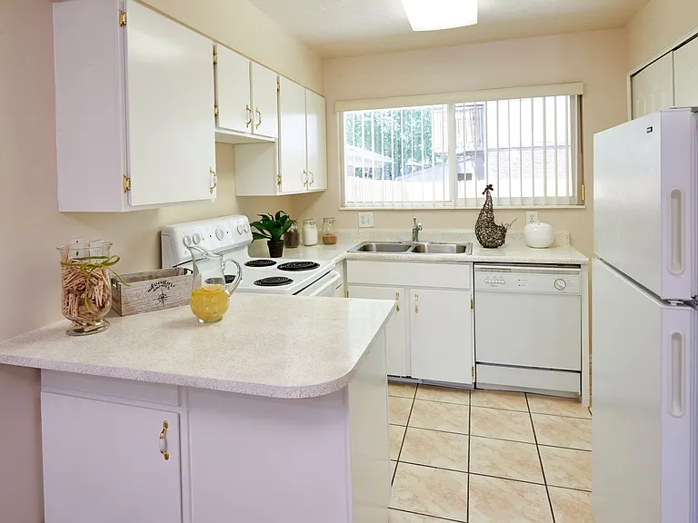 1412-14 Martin Riverside — Photo 8