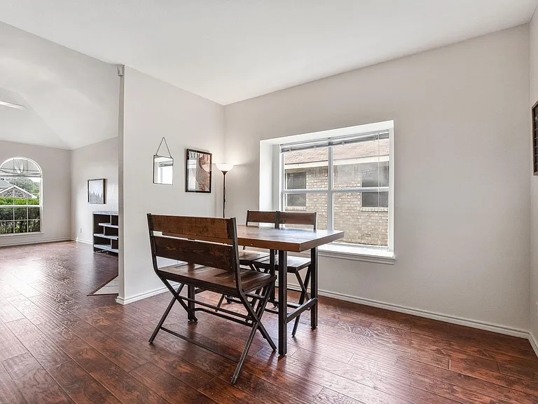 1209 Buehler Ct — Photo 7