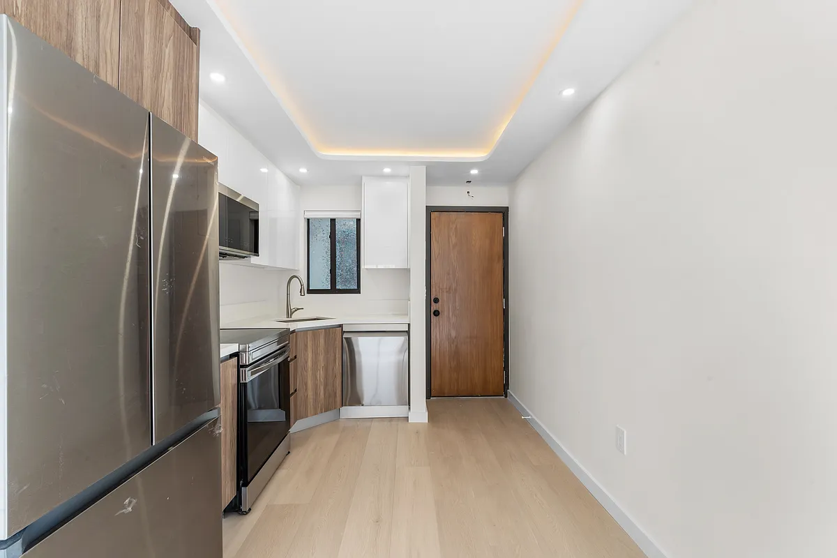 Building Photo - 3226 Mary St #1