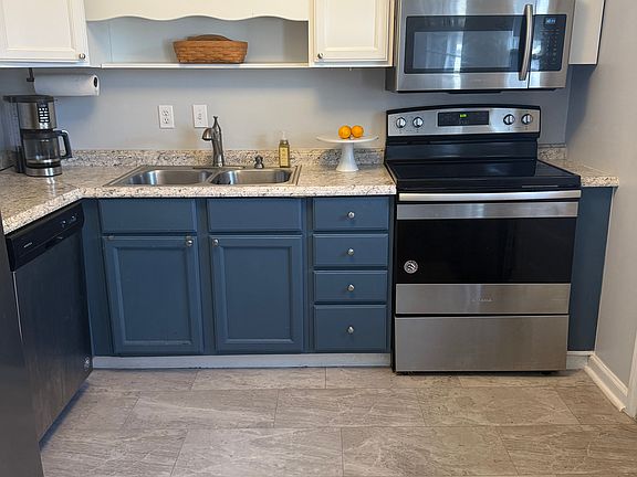3rd image of 5405 Park Ave