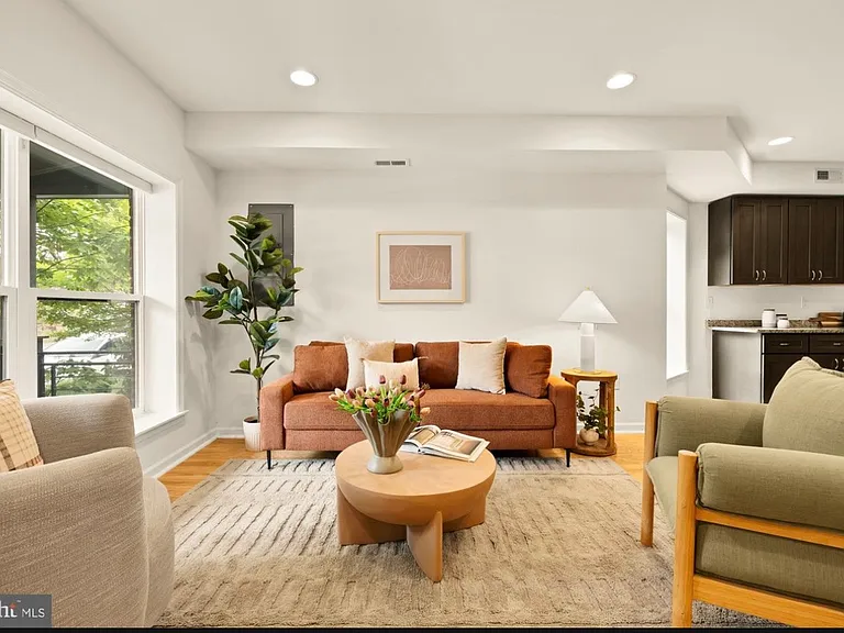 760 Gresham Pl NW — Photo 12