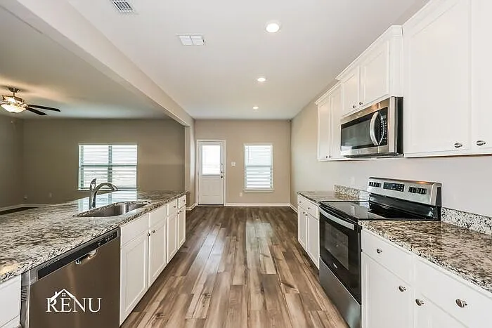 4 bed, 2.5 bath, 2153 sqft, $2,185 — Photo 2