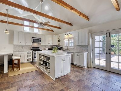 533 N Irving Blvd, Los Angeles, CA, 90004