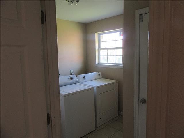 2nd image of 308 E Josephine St