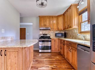 9621 S Nicholson Rd, Oak Creek, WI 53154