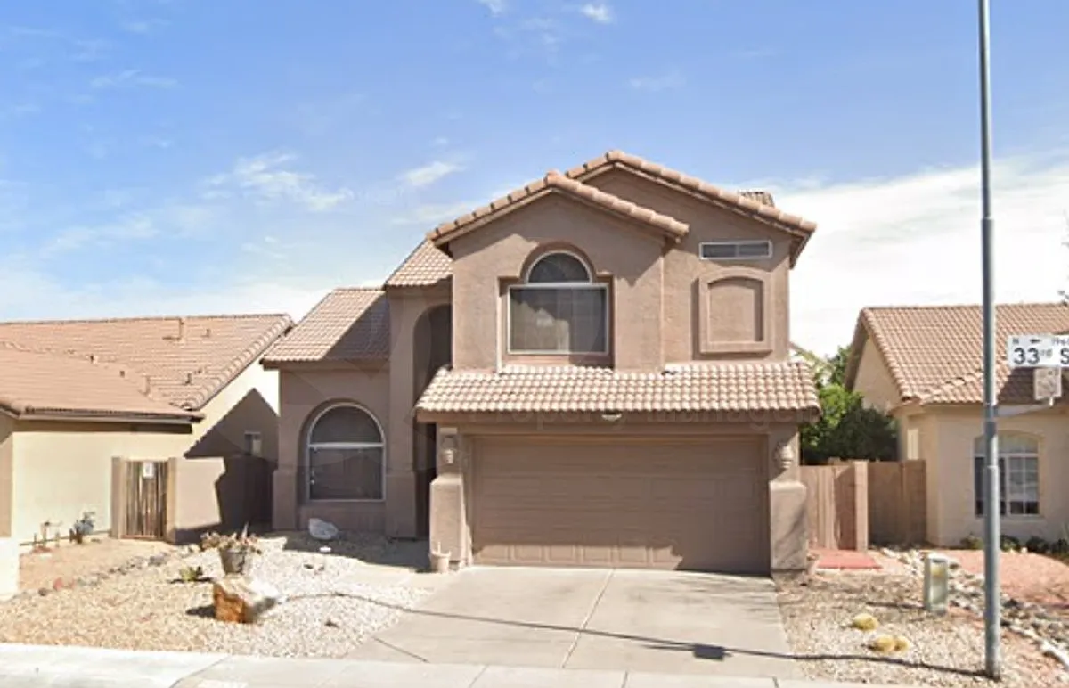 4 bed, 3.0 bath, 2019 sqft, $2,474 — Photo 2