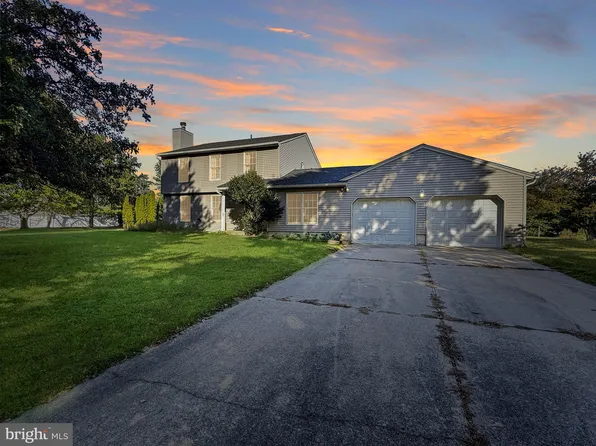 1 Barclay Ct, Wrightstown, NJ 08562