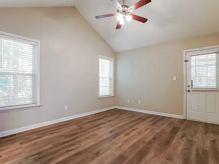 1005 Henchman Ct — Photo 8