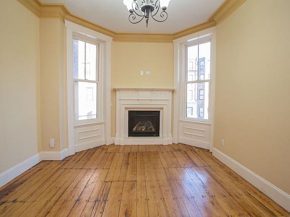 4th image of 263 Newbury St APT 2