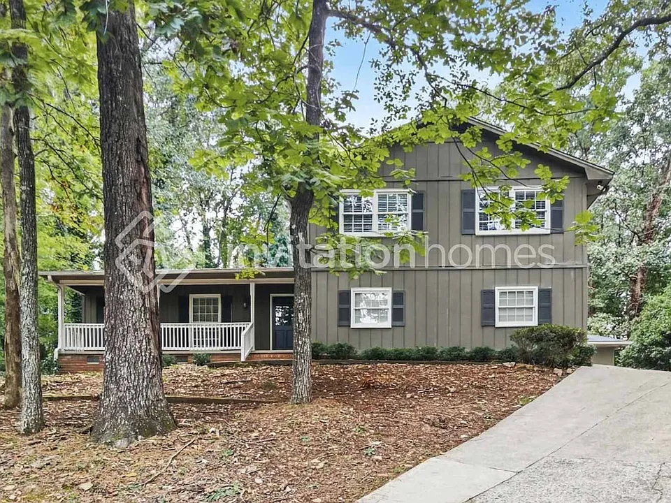 960 Hunterhill Dr