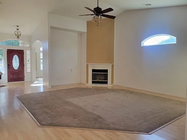 1160 Evergreen Ave — Photo 2