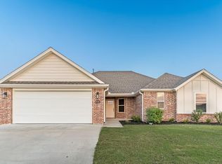 956 Maple View St, Springdale, AR 72762