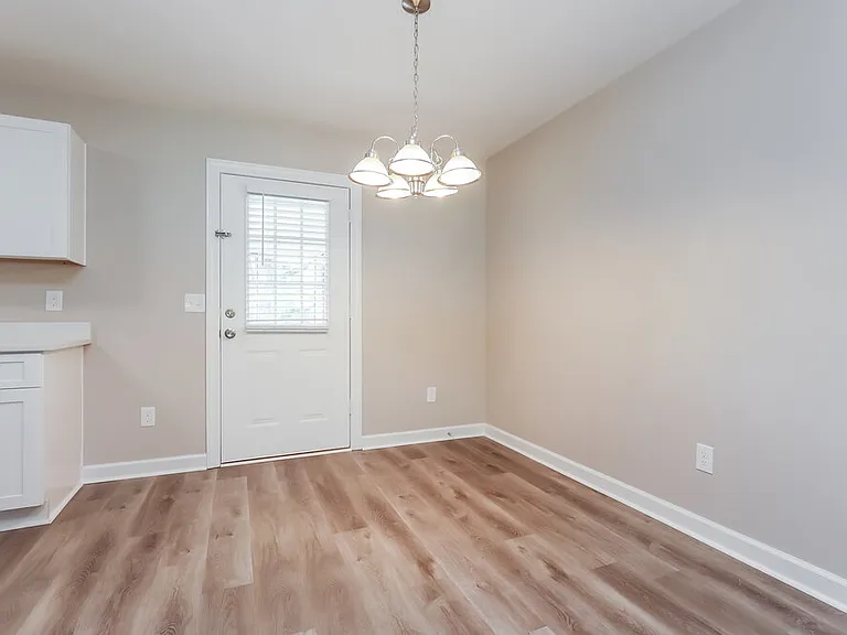 407 Cindi Ct — Photo 6