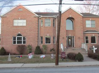 38 Gordon St, Ridgefield Park, NJ 07660