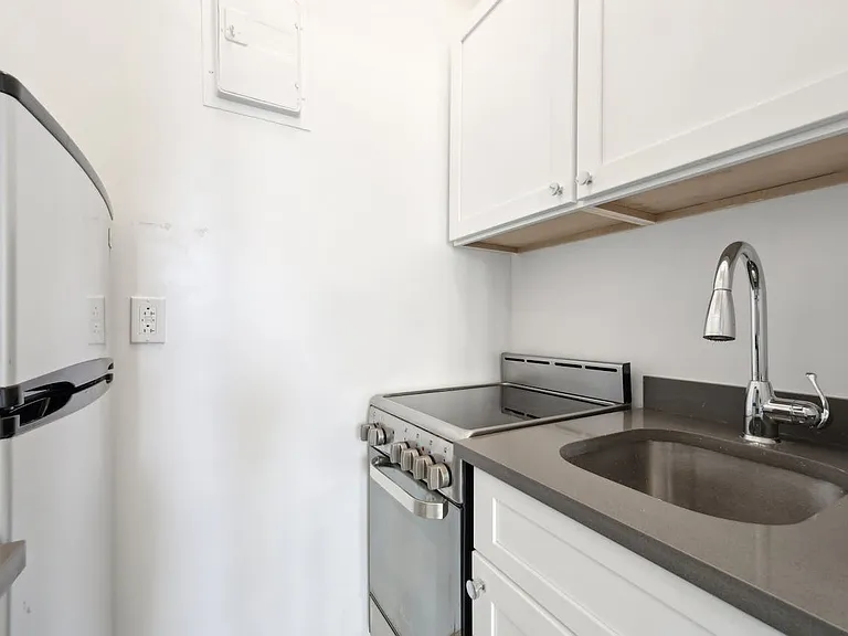 208 W 23rd St #1607 — Photo 6