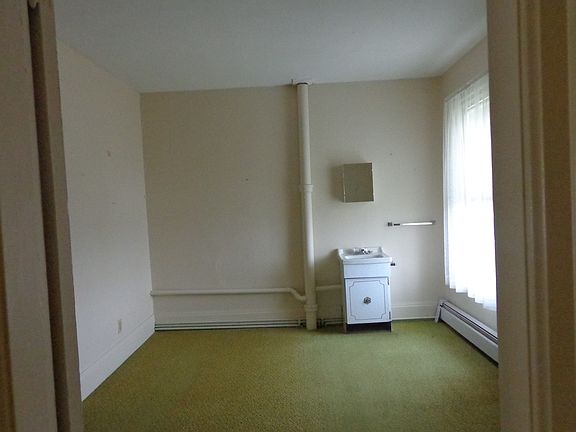 3rd image of 125 New York Ave