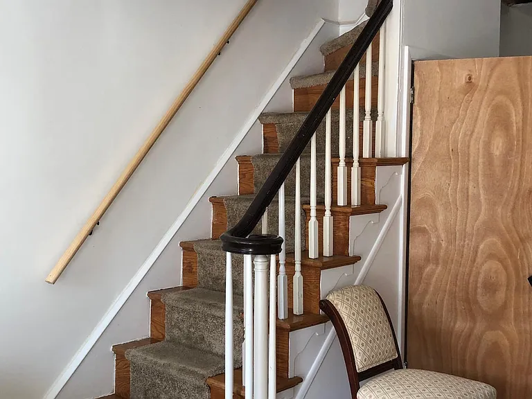 160 Roxborough Ave — Photo 3