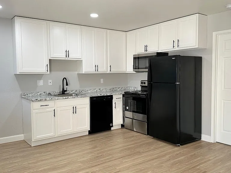 2464 Wrondel Way #E-F — Photo 2