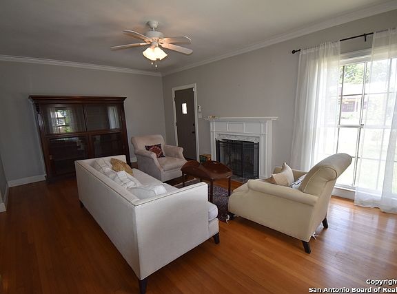 5th image of 273 W Mariposa Dr