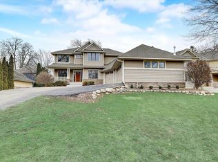 7704 Kingsview Ln N, Maple Grove, MN 55311