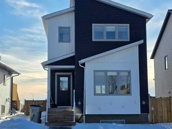 2713 N 11th Ave, Wainwright, AB T9W 0A5