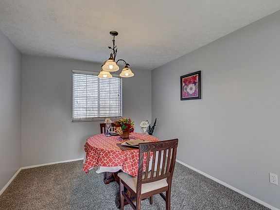 4th image of 6044 Belair Dr