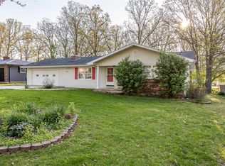 1944 Donna Cir, Lebanon, MO 65536