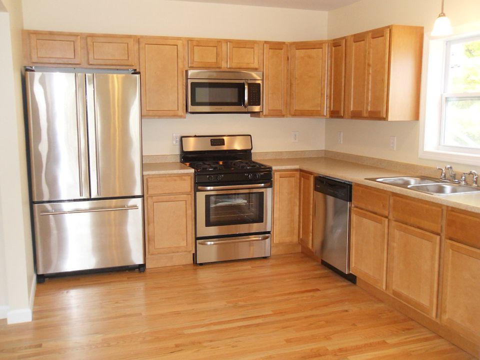 2nd image of 79 Phillips St