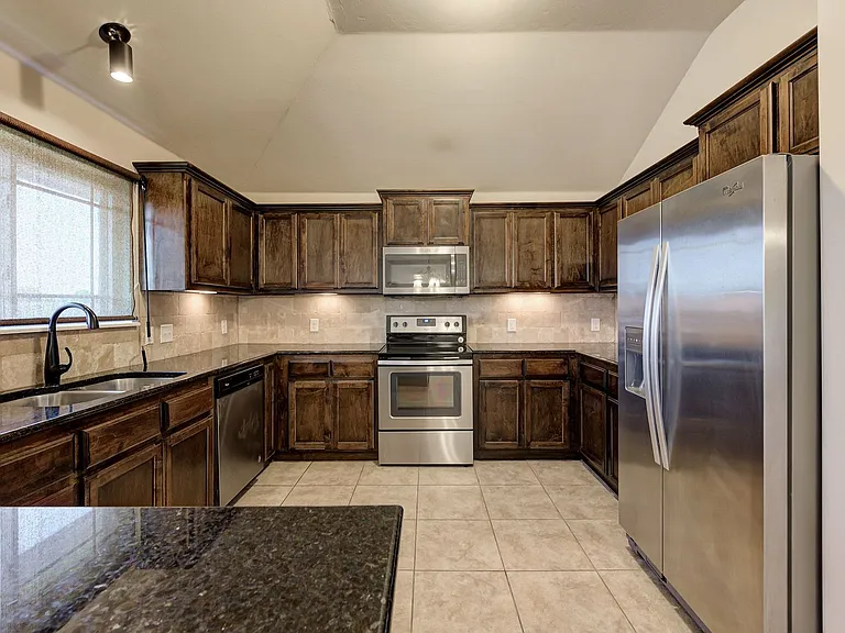 915 Lazywood Dr — Photo 15