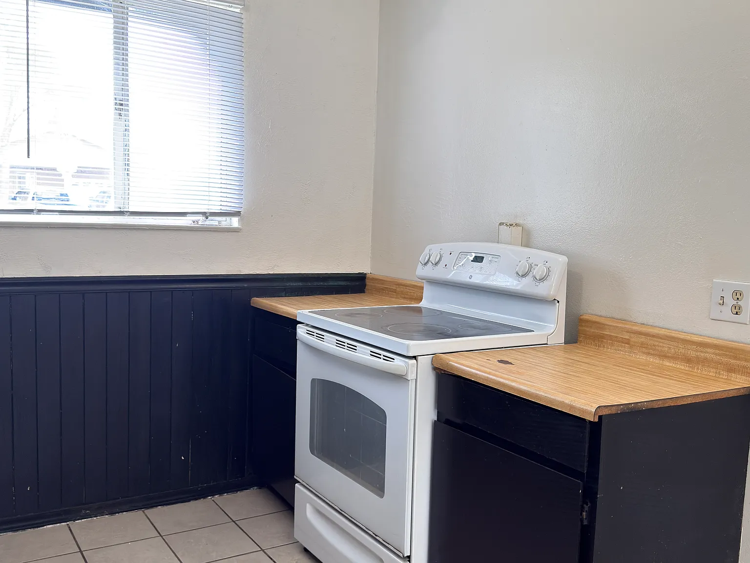 3 bed, 1050 sqft, $1,695 — Photo 2