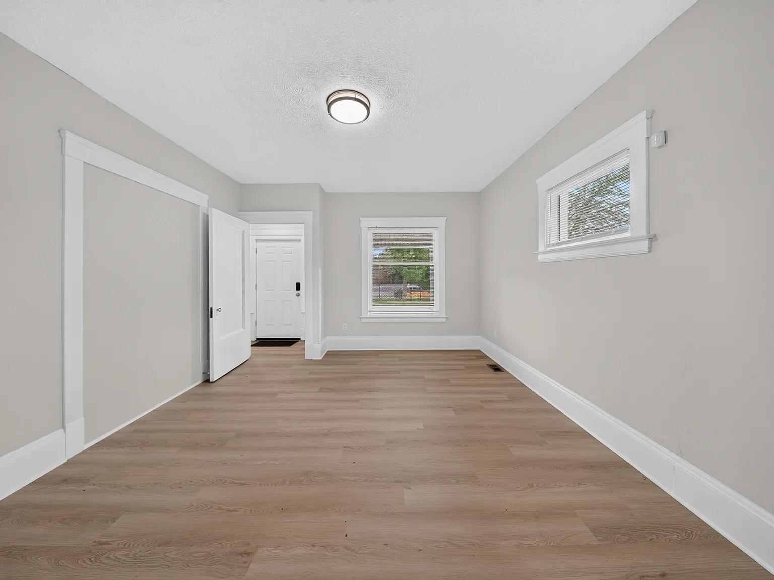 5 bed, 2.5 bath, 1599 sqft, $2,650 — Photo 4