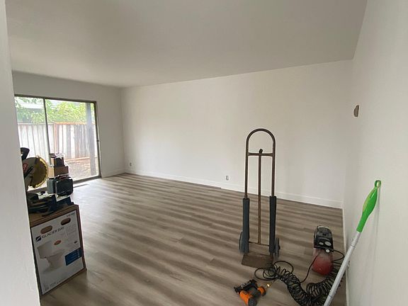 5th image of 2560 Bowers Ave #1-2