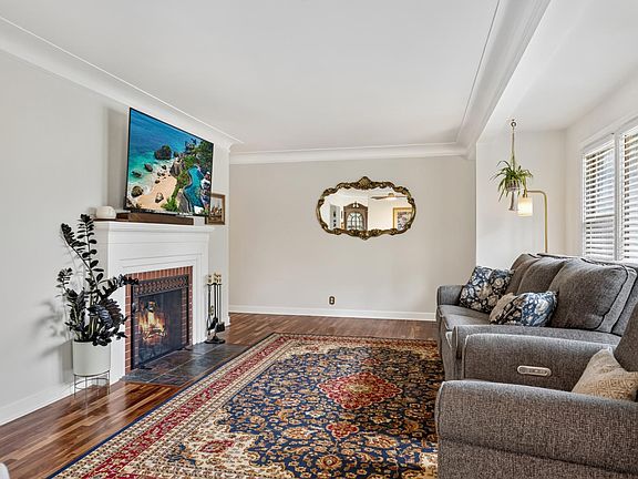 3rd image of 6032 Elliot Ave