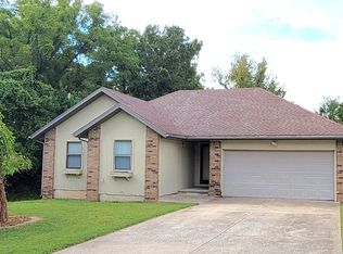 1711 E Redbud Ln, Springfield, MO 65803