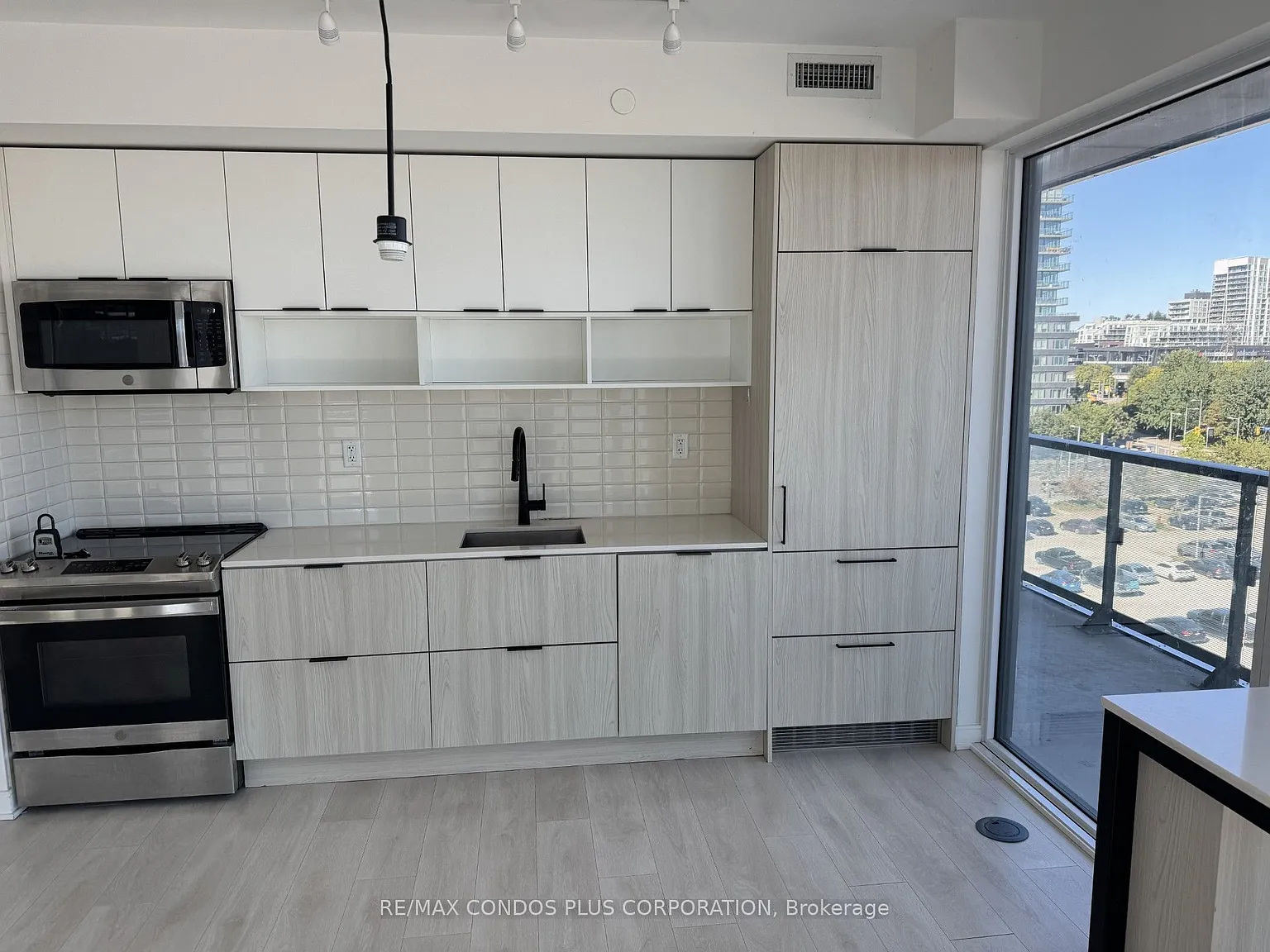 3 bed, $4,000 — Photo 2