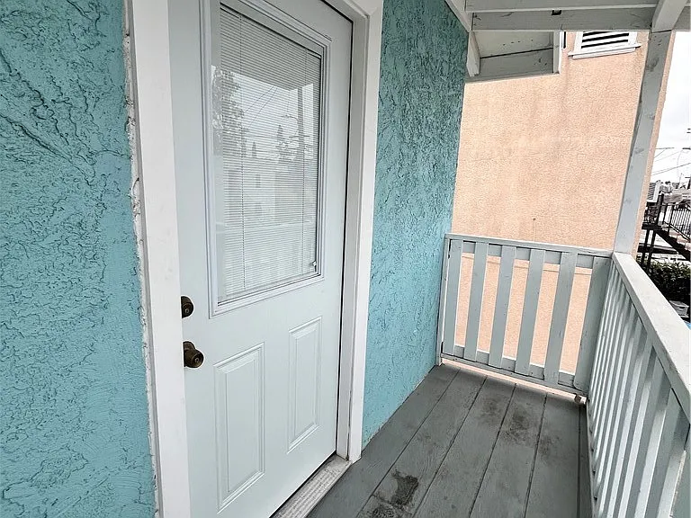 851 W 40th Pl — Photo 12