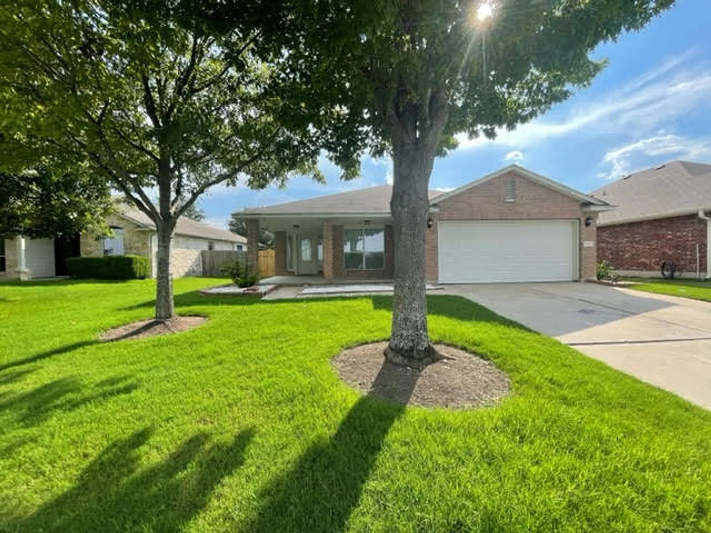 Nice One Story Home With Open Floorplan In Round Rock — Photo 2