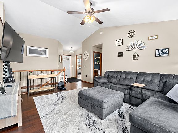 3rd image of 7912 W Wilson Dr