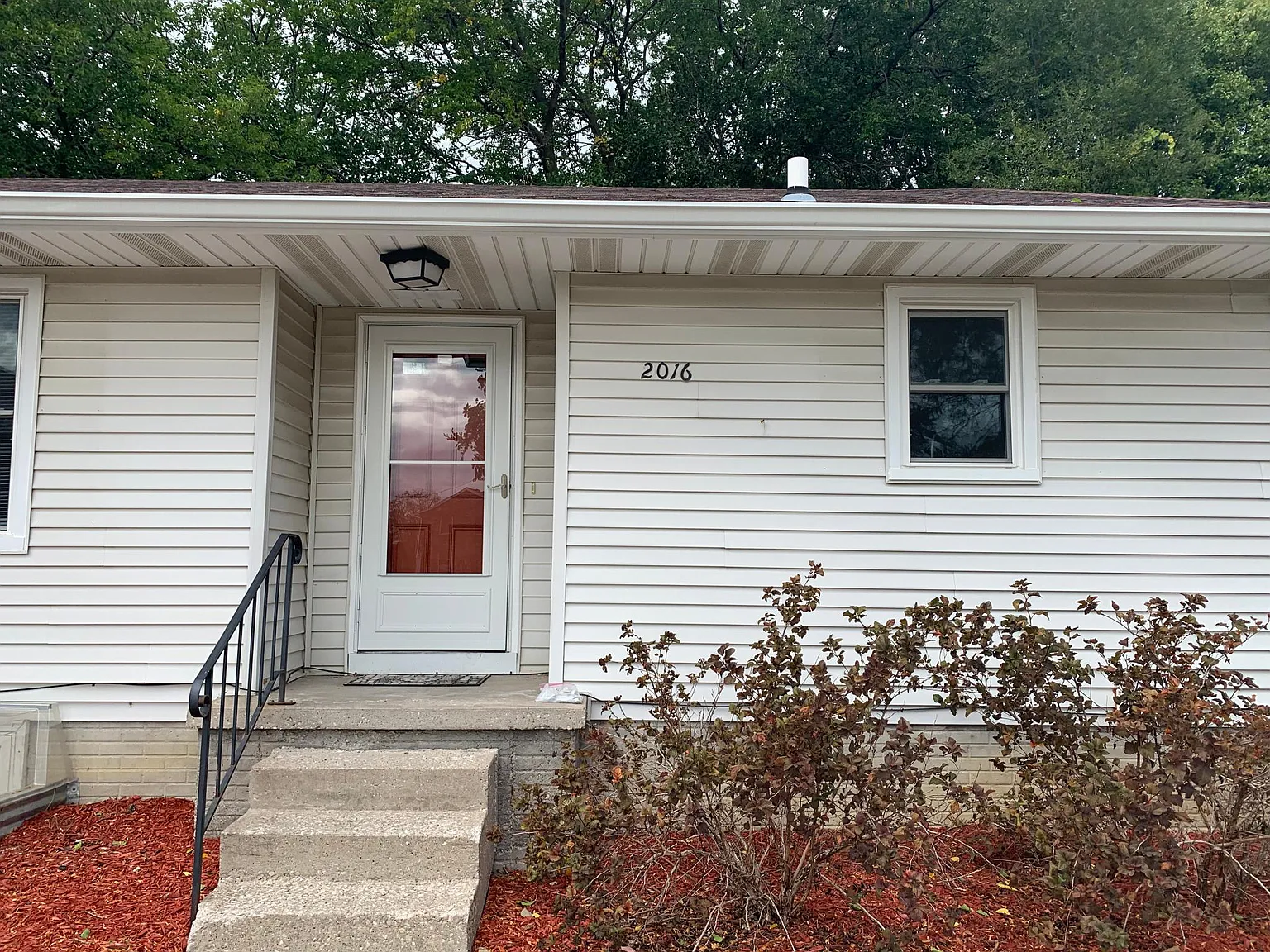 4 bed, 1800 sqft, $2,295 — Photo 2