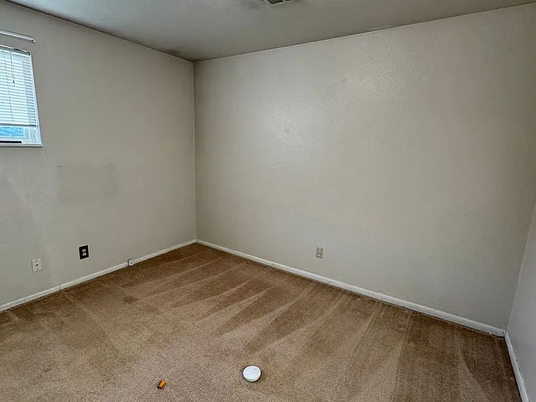 1068 W Pilger St — Photo 13