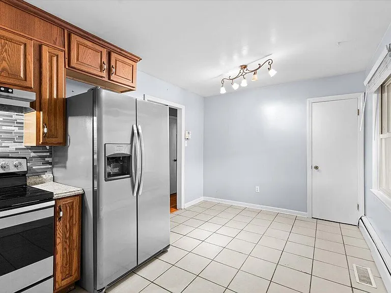 2313 King St NE — Photo 8