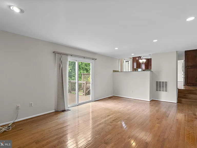 1119 Halesworth Dr — Photo 17