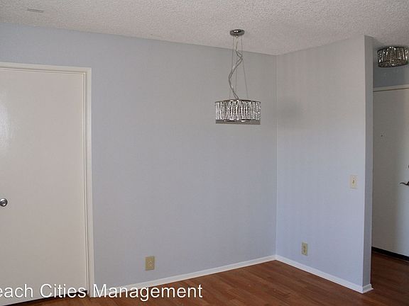 3rd image of 2343 E 17th St Unit 211