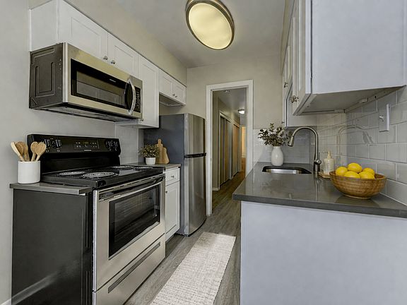 4th image of 1363 Pierce St #3422544