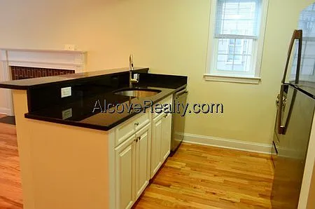 2 bed, 1.0 bath, 1100 sqft, $5,395 — Photo 4