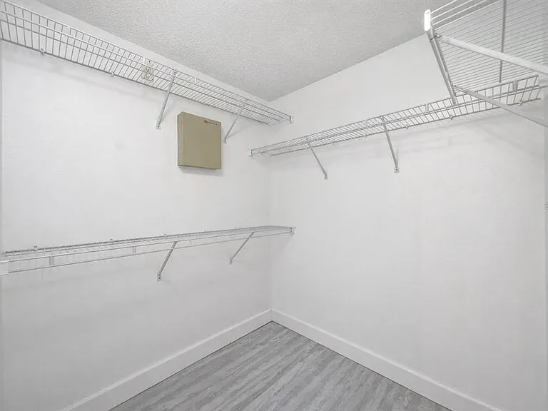 7151 Edgewater Shores Ct — Photo 11