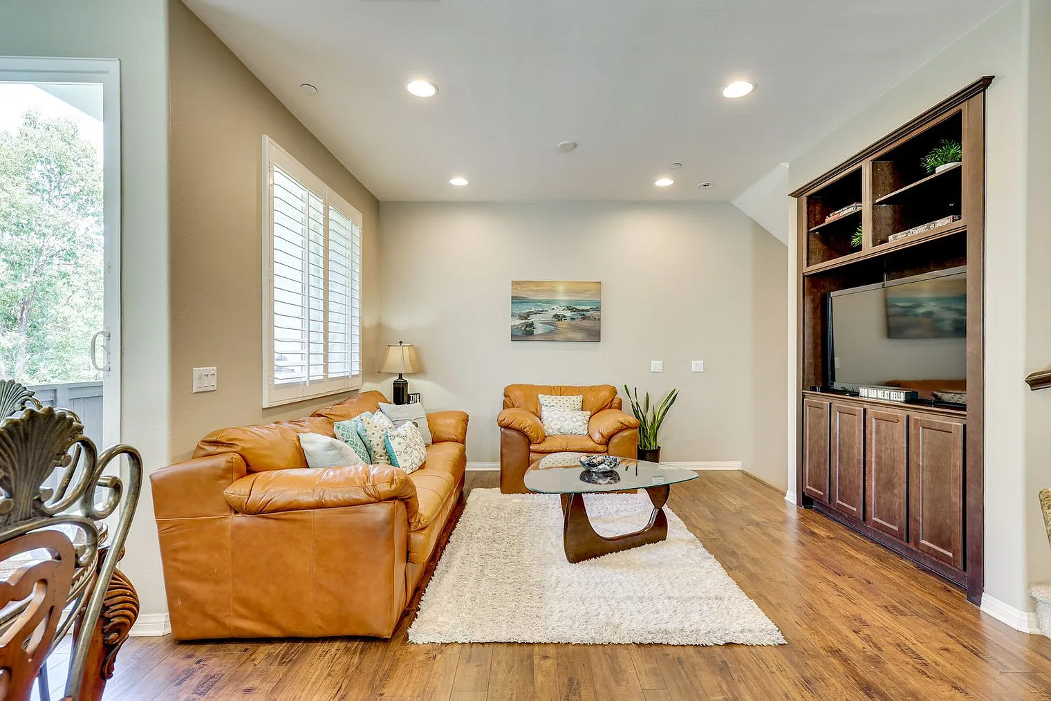 2 bed, 3.0 bath, 1367 sqft, $5,709 — Photo 2