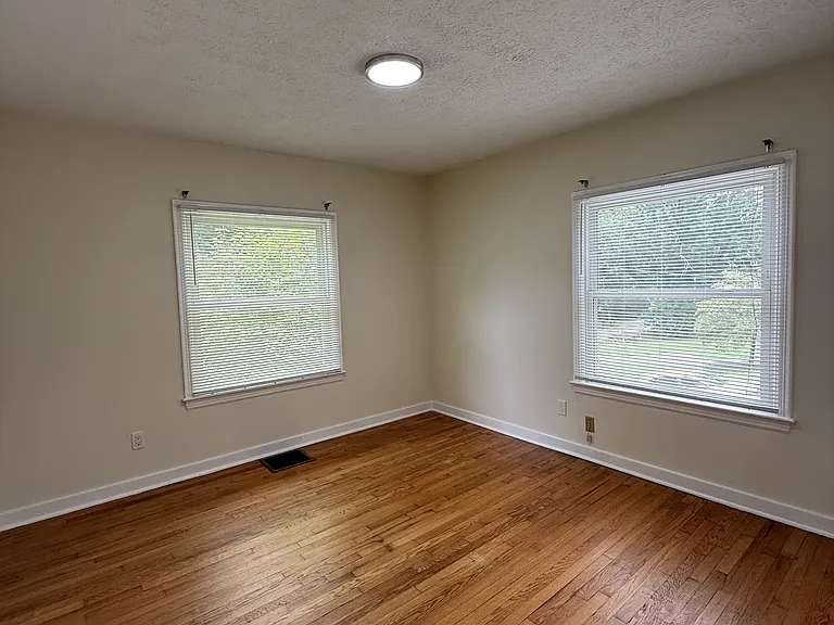312 N Chilhowee Dr — Photo 13